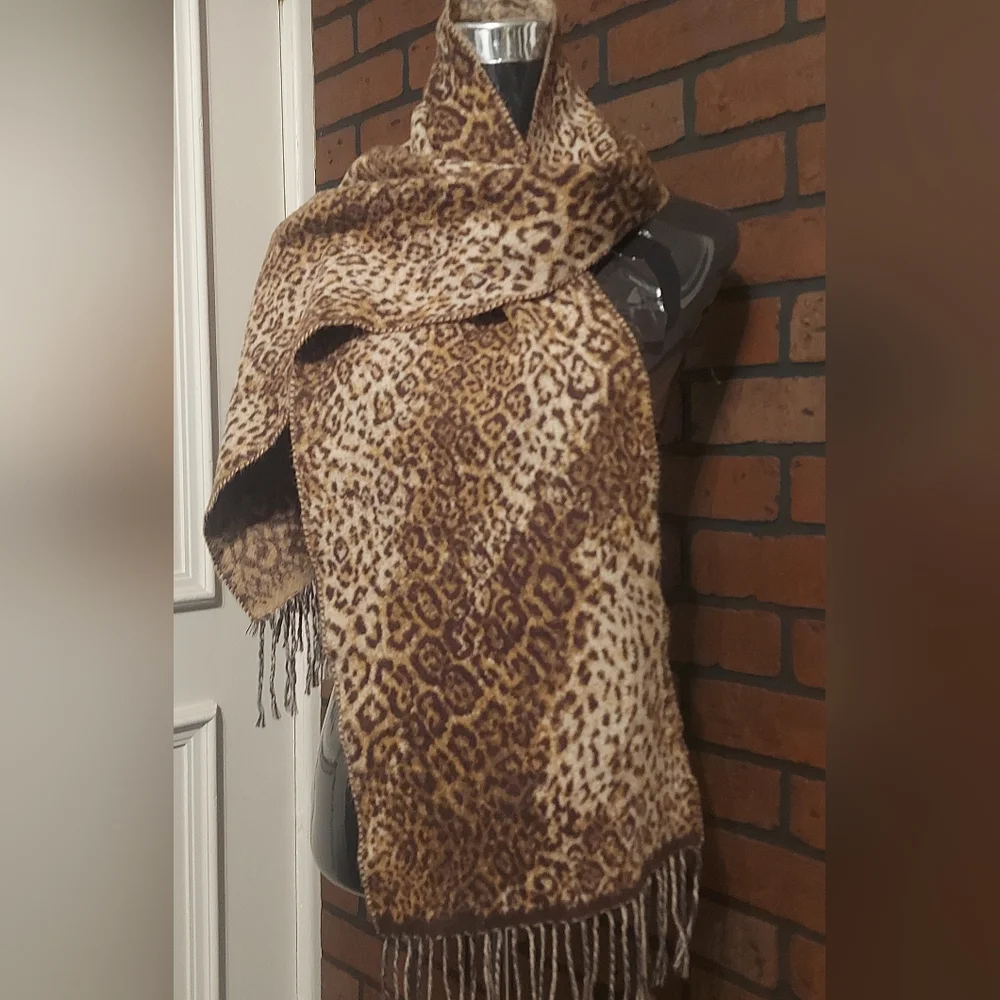 Danier Leopard Print Scarf Fringe Wrap Brown Tan Classic Winter Shawl - Picture 2 of 10
